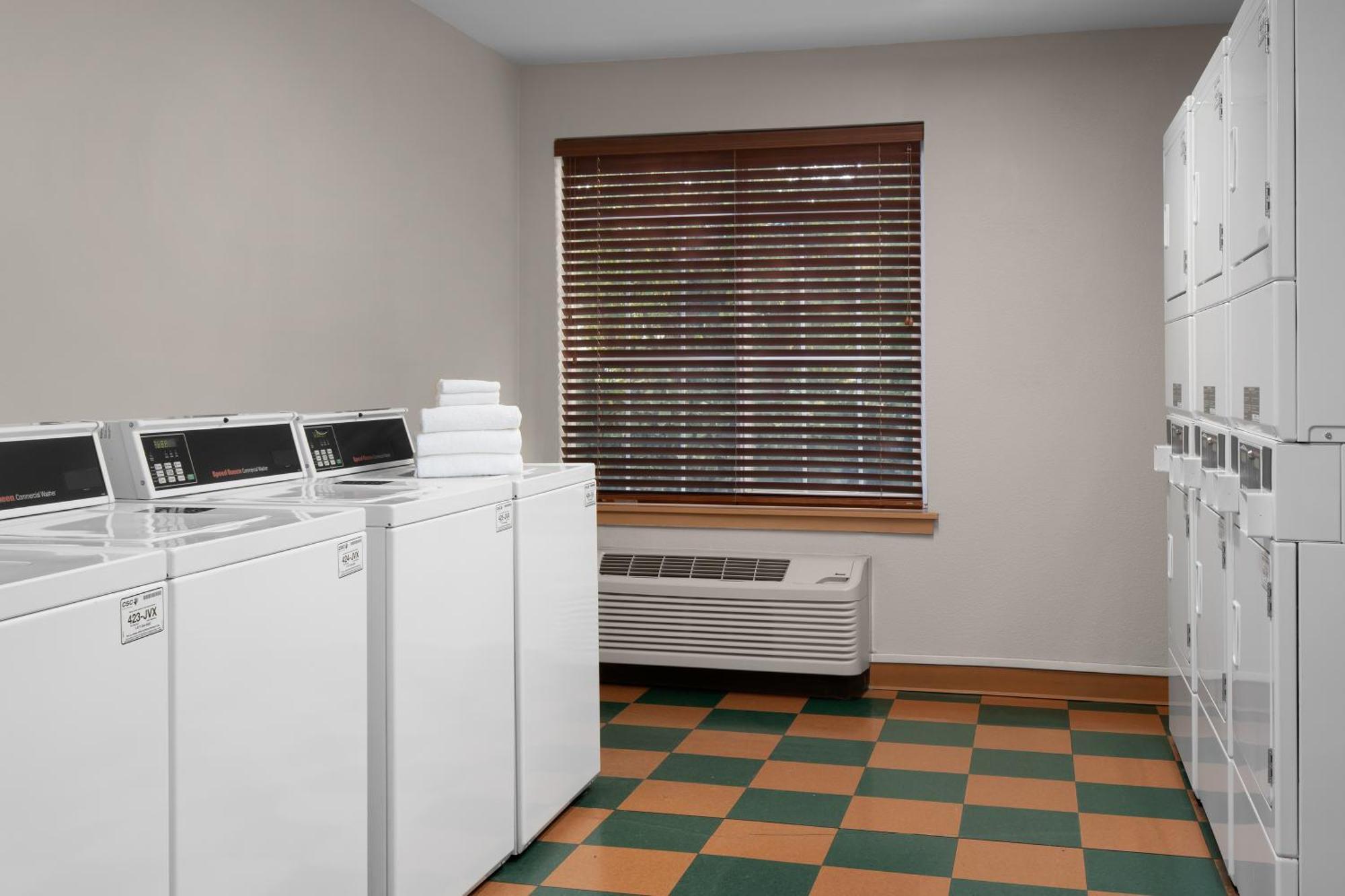 Larkspur Landing Extended Stay Suites Bellevue Bagian luar foto