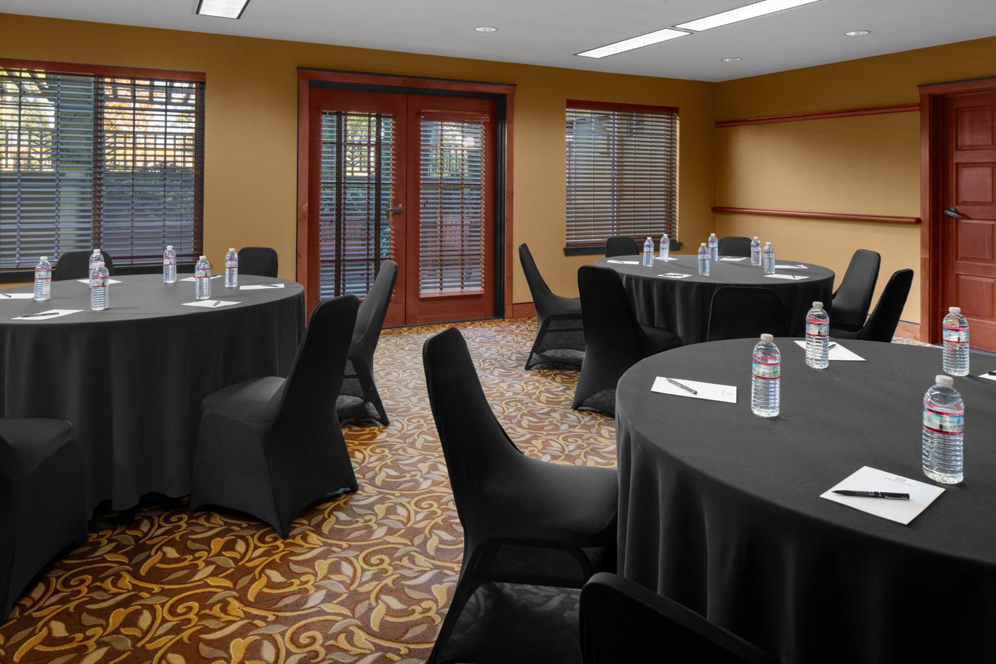 Larkspur Landing Extended Stay Suites Bellevue Bagian luar foto